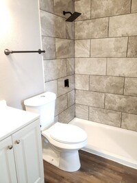 7004 Capitol St photo'