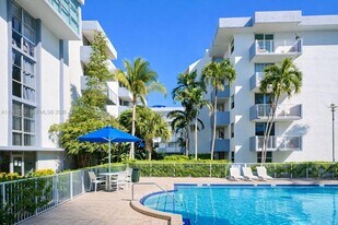 1801 S Treasure Dr, Unit 426 in North Bay Village, FL - Building Photo