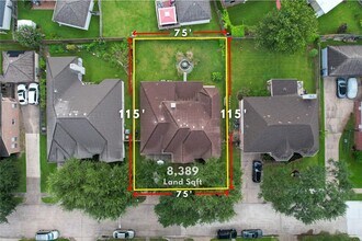 11931 McKinney Falls Ln in Sugar Land, TX - Building Photo - Building Photo