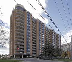 3845 Lake Shore Blvd W in Toronto, ON - Building Photo