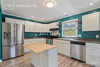 2929 S Roxboro St in Durham, NC - Foto de edificio - Building Photo