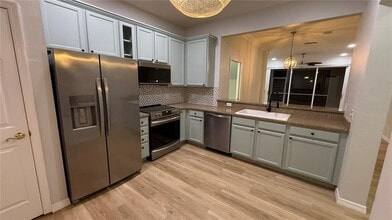 3342 Covered Bridge Dr W in Dunedin, FL - Building Photo - Building Photo