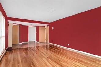 4015 Mischire Dr in Houston, TX - Building Photo - Building Photo