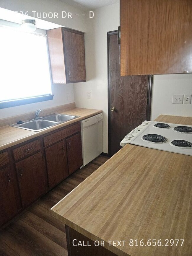 3536 Tudor Dr in Leavenworth, KS - Building Photo - Building Photo