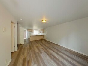 1990 N 10th St in Springfield, OR - Building Photo - Building Photo