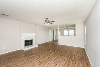 5717 Glenshee Dr, Unit 8115 in Fort Worth, TX - Building Photo - Building Photo