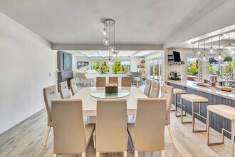 22374 Algunas Rd in Los Angeles, CA - Building Photo - Building Photo