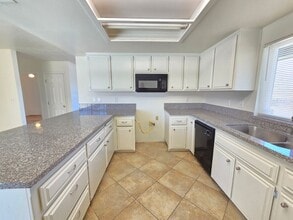 8710 S Loop Blvd in California City, CA - Building Photo - Building Photo