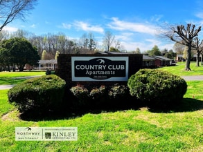 Country Club Apartments in Lincolnton, NC - Foto de edificio - Building Photo