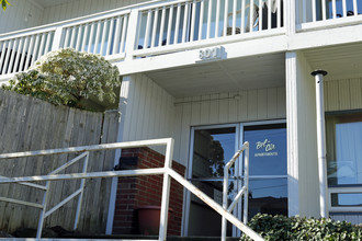 Bel-air Apartments in Seattle, WA - Building Photo - Building Photo