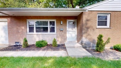 6408 Powell St in Downers Grove, IL - Building Photo - Building Photo
