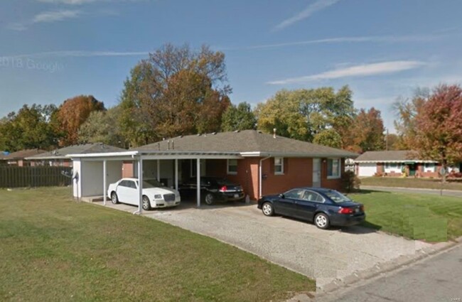 40 Queensway Dr in Belleville, IL - Building Photo - Building Photo