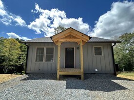 149 Oliver Ln in Trade, TN - Building Photo