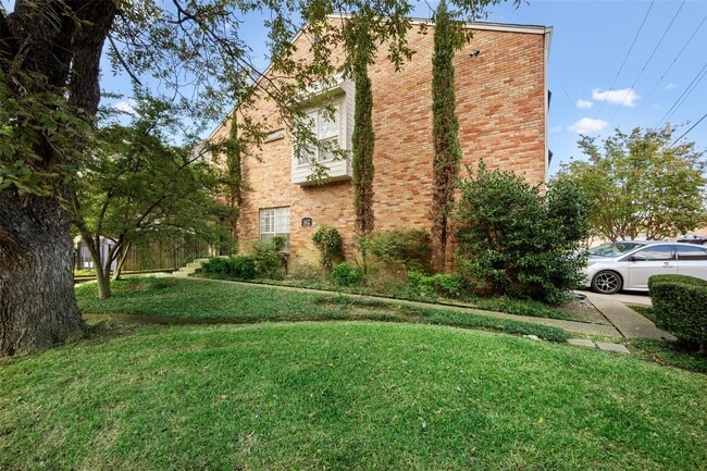 3412 McFarlin Blvd, Unit McFarlin Place in Dallas, TX - Building Photo - Building Photo