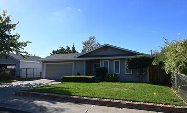 9698 Gamay Way in Elk Grove, CA - Building Photo - Building Photo