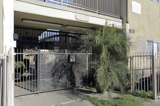 Garden Park Apartments in Long Beach, CA - Building Photo - Building Photo