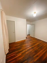 205 Hickory Ave in Crown Point, IN - Foto de edificio - Building Photo