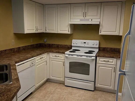 3170 Seasons Way in Estero, FL - Building Photo - Building Photo