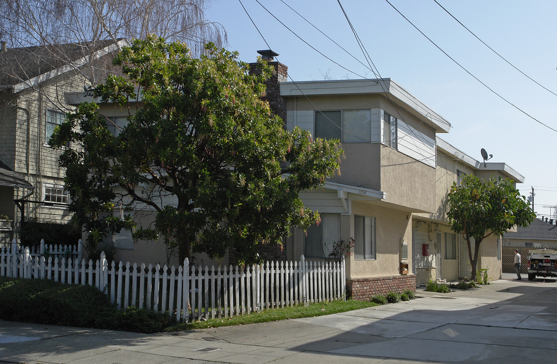 1354 Pearl St in Alameda, CA - Building Photo