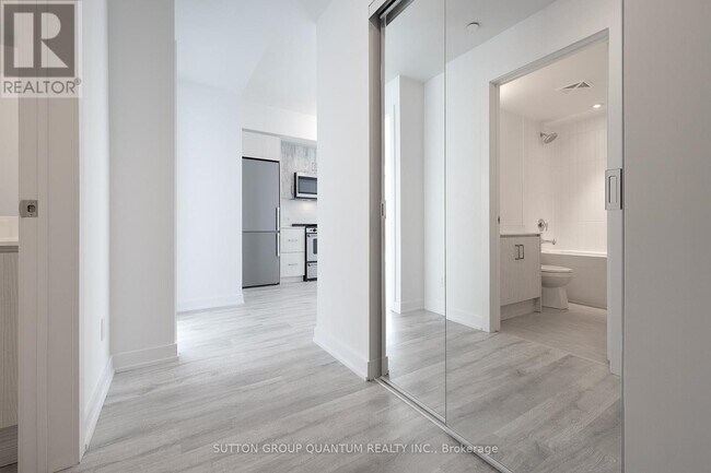 251 Manitoba St in Toronto, ON - Building Photo - Building Photo