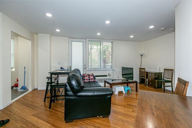55 S Middle Neck Rd in Great Neck, NY - Building Photo - Building Photo