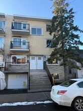 7032 Birnam Rue in Montréal, QC - Building Photo - Building Photo