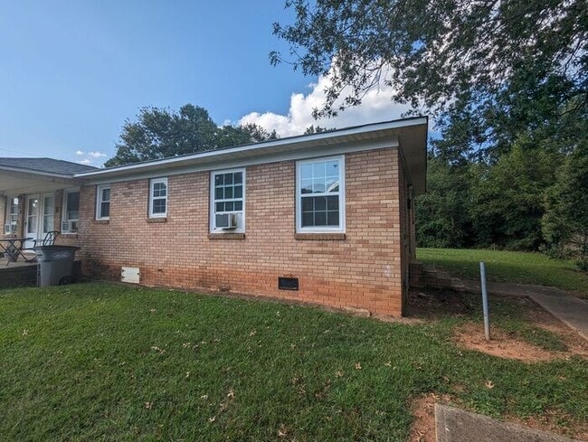 2253 Story St in Lincolnton, NC - Building Photo - Building Photo
