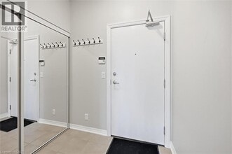 1940 Ironstone Dr in Burlington, ON - Building Photo - Building Photo