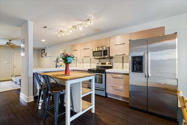 1101 Grove Blvd in Austin, TX - Building Photo - Building Photo