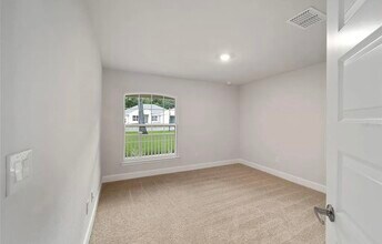 4099 NE 58th Cir in Silver Springs, FL - Building Photo - Building Photo