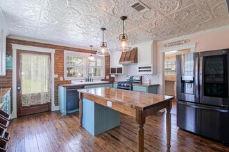 228 Commerce St in Gulfport, MS - Building Photo - Building Photo