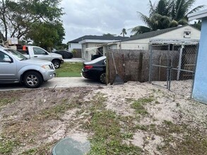 1214 Highview Rd in Lantana, FL - Building Photo - Building Photo