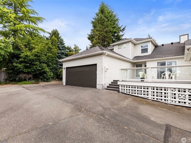 9757 Spinnaker Blvd NW in Silverdale, WA - Building Photo - Building Photo