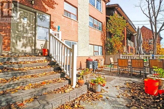 property at 866 Davenport Rd