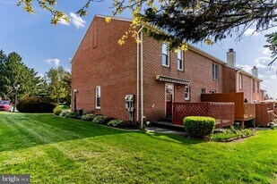 4111 Nantucket Dr in Mechanicsburg, PA - Building Photo