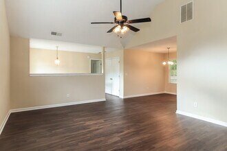 409 Robin Hill Ln in Temple, GA - Foto de edificio - Building Photo