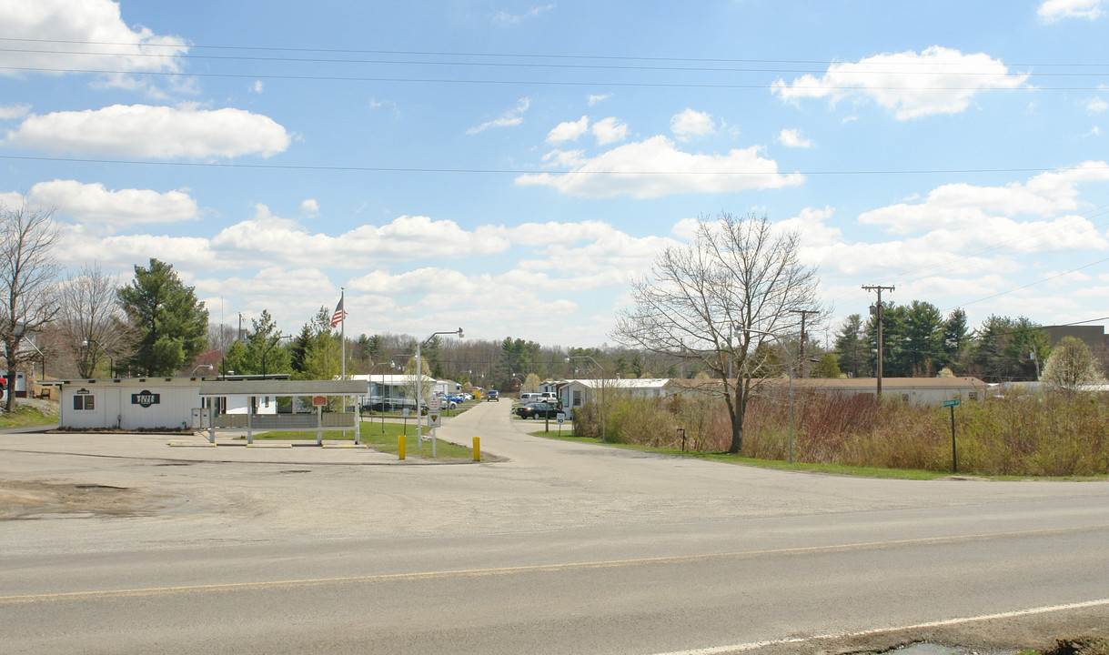 White Pines Community in Beckley, WV - Building Photo