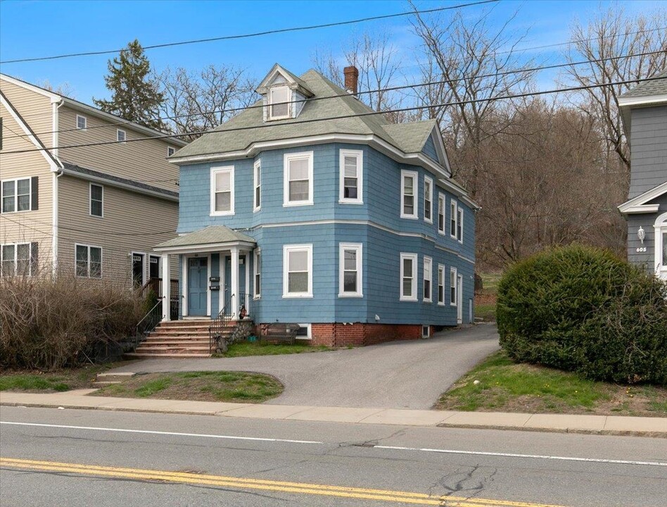 609 River St in Haverhill, MA - Building Photo