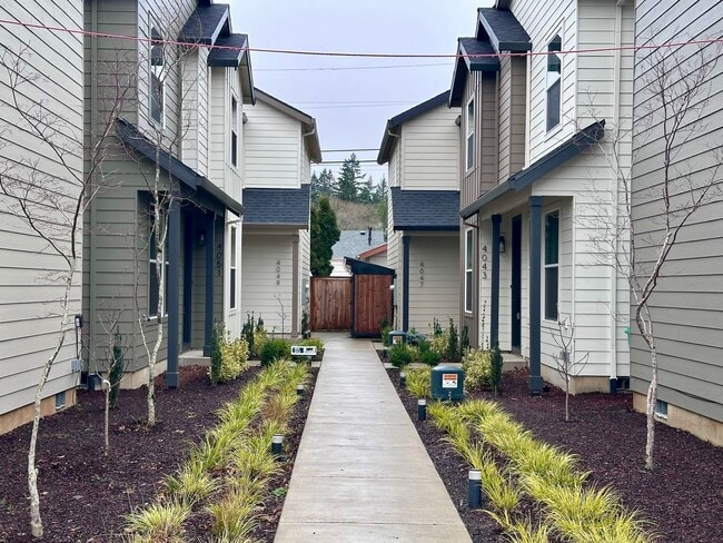 4047 SE 115th Ave in Portland, OR - Building Photo - Building Photo