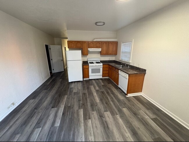 342 W 10th St, Unit 344