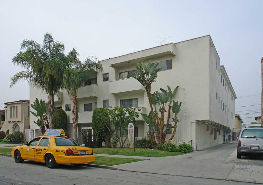 1041 S Corning St in Los Angeles, CA - Building Photo