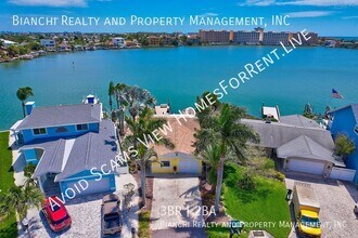 857 180th Ave E in Redington Shores, FL - Building Photo - Building Photo