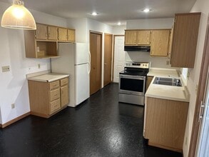 517 Steno Trail in Pulaski, WI - Building Photo - Building Photo