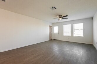 506 Chevre Rd in New Braunfels, TX - Foto de edificio - Building Photo