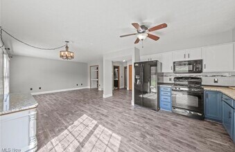 430 Charleton Dr in Medina, OH - Building Photo - Building Photo