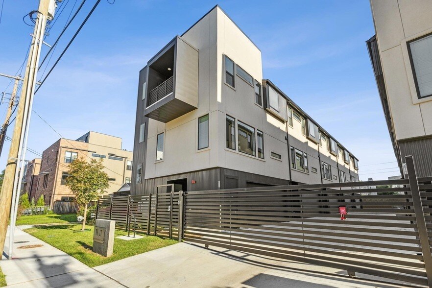 2916 Hawthorne Ave, Unit 7302 in Dallas, TX - Building Photo