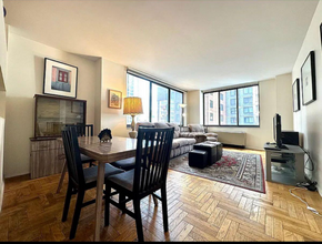 62 W 62nd St in New York, NY - Building Photo - Building Photo