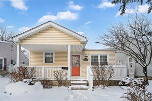 2315 Guthrie Ave in Royal Oak, MI - Building Photo