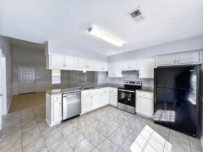 5880 Waverly Dr in Horn Lake, MS - Building Photo - Building Photo