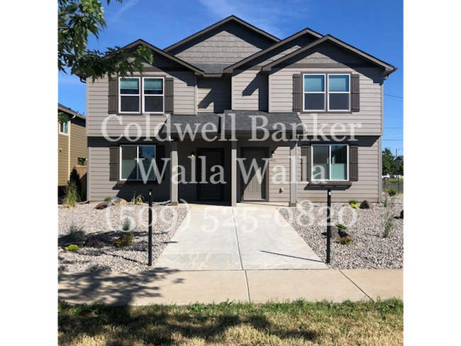 property at 902-904 W Poplar St